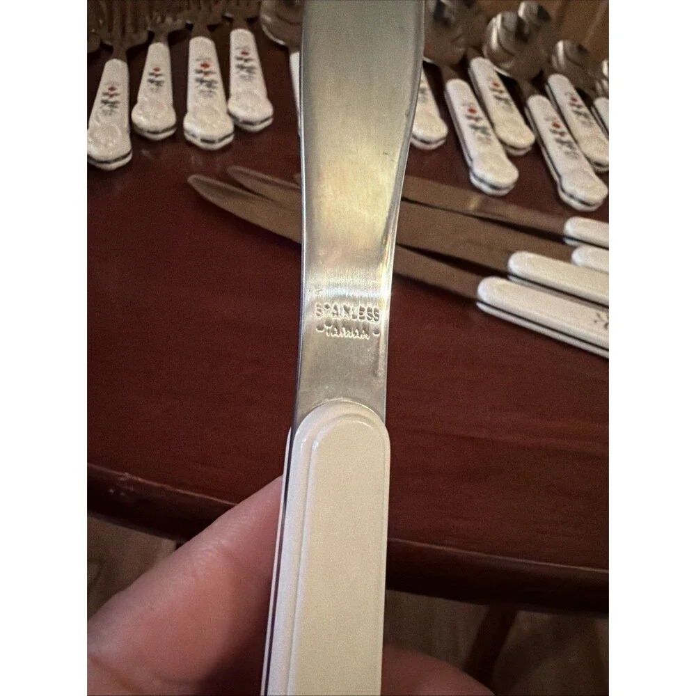 Pfaltzgraff WINTERBERRY Flatware 25 Pc. Set Christmas Holly Berry Service For 5!